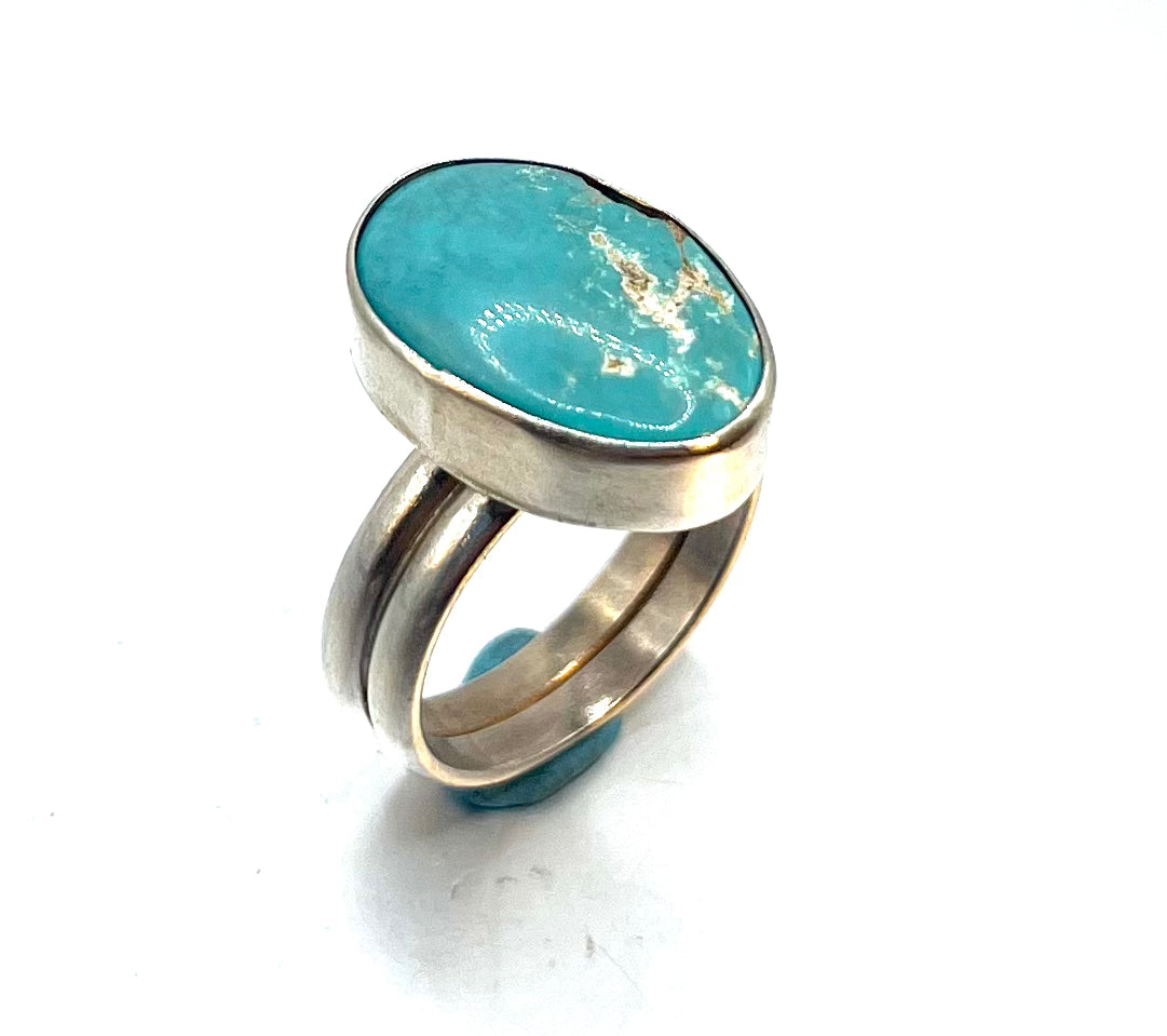 Kingman Turquoise Round Geometric Sterling Silver Ring – Handcrafted Southwest-Inspired Jewelry